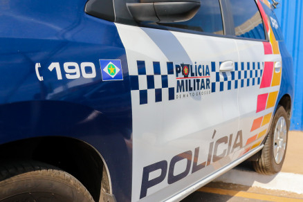 O policial estava a caminho do trabalho quando foi abordado por familiares e moradores pedindo socorro e conseguiu reanimar a crian�a. � Foto: PMMT