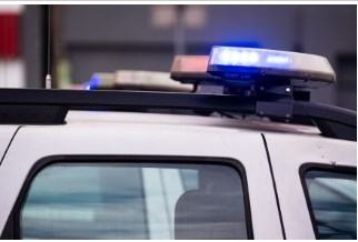 O suspeito foi levado ao hospital por causa de um ferimento causado pela rea��o da v�tima e, ap�s atendimento, encaminhado � delegacia. � Foto: Reprodu��o