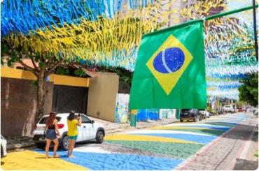 Clima de Copa do Mundo toma conta das ruas no nosso pa�s. � Foto: mais.opovo.com.br