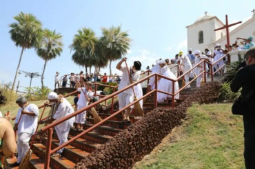 Lavagem das escadarias da Igreja do Ros�rio, em Cuiab�. � Foto: Vicente Aquino