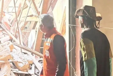 Equipes da Defesa Civil e do Corpo de Bombeiros Militar atenderam a ocorr�ncia e isolaram a �rea por medida de seguran�a, na Rua 7 de Setembro