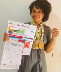Flavia Eduarda Guimar�es Pinheiro, 17 anos. � Foto: Reprodu��o