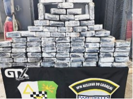 Durante as dilig�ncias, foram localizados dois grandes volumes contendo 78 tabletes de coca�na. Pol�cia Federal investiga o caso