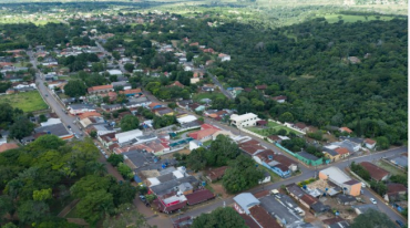 Em Chapada dos Guimar�es est� previsto um clima apenas um pouco mais ameno que na Capital, mas a m�xima de todos os dias ultrapassa os 30�. Este s�bado ser� de sol e algumas nuvens durante todo o dia. A temperatura varia entre 21�C e 31�C.