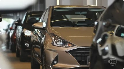 Carros populares, motos e sucatas ser�o leiloados com lances iniciais entre R$ 400 e R$ 4 mil em V�rzea Grande (imagem ilustrativa) � Foto: Jornal Nacional/ Reprodu��o