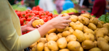 Entre os produtos que mais se destacaram na semana, a batata lidera as quedas, com recuo de 11,13%, chegando � m�dia de R$ 5,53/kg. Ainda assim, o valor segue 51,74% mais alto que o registrado no mesmo per�odo do ano passado.