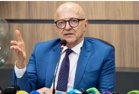 Otaviano Pivetta, em foto ao lado do presidente da ALMT Max Russi, e do TJMT, Jos� Zuquin, em sua posse em mar�o