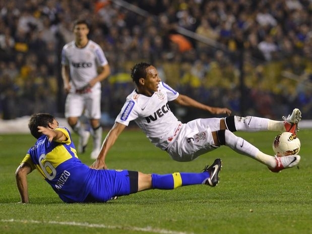 Com atuao apagada na Argentina, Liedson acredita que o Corinthians tem que aproveitar a 