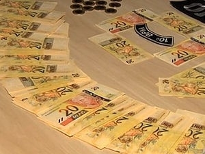 Cdulas foram encontradas com um rapaz de 19 anos