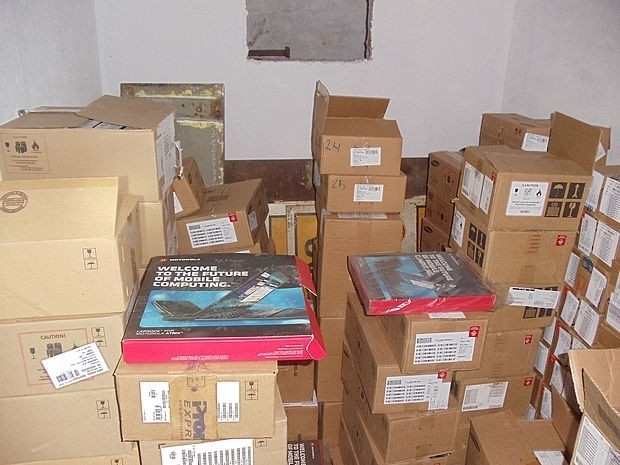 Produtos roubados foram encontrados ainda nas caixas.