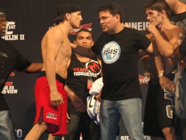 Gasparzinho (esq.) e Damm (dir.) precisam ser separados na encarada