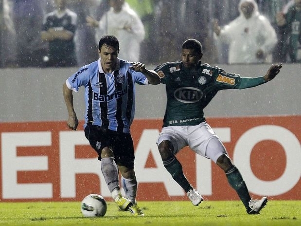 Torcida palmeirense no perdoou sada conturbada do atacante do clube no ano passado