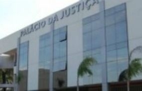 Trs desembargadores do TJMT e 7 juzes foram afastados das funes