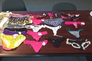 Alexandro ia vender as calcinhas para travestis