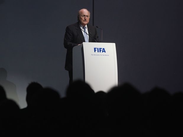 Entidade presidida por Joseph Blatter (foto) confirmou punies na Coreia do Sul e na Crocia