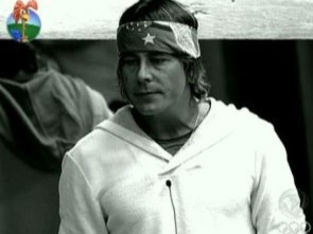 Theo Becker entrou calmo em �A Fazenda�, mas j� deixou um recado aos pe�es: 