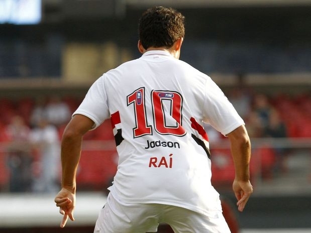 Jadson homenageou Ra e resolveu para o So Paulo no Morumbi