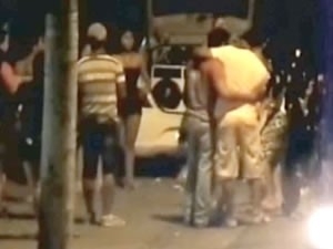 Jovens fazem festa at pela manh tirando o sono de moradores.