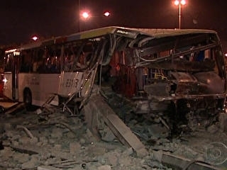 Acidente deixou 21 feridos, que foram levados para hospitais da regi�o.