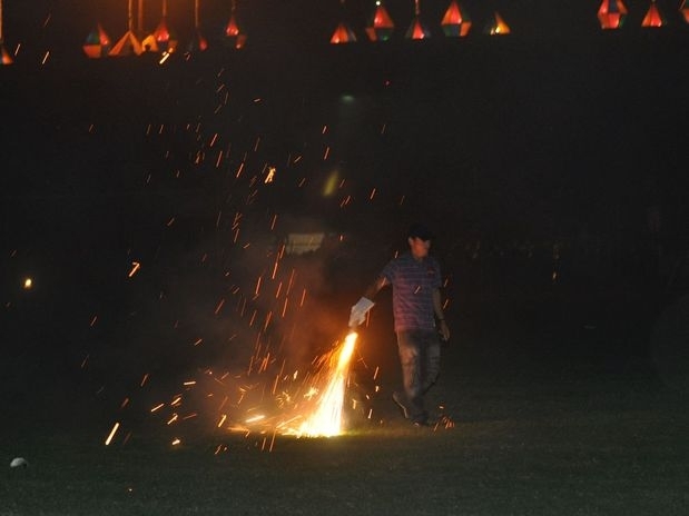 Equipamento de proteo deve ser utilizado no manuseio de fogos de artifcio