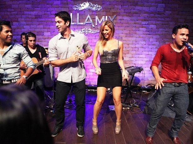 Joo Lucas e Marcelo cantam o hit