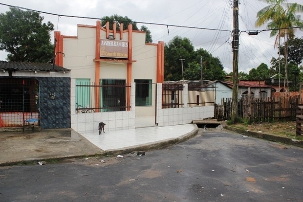 Polcia encontrou mulher amordaada e amarrada, em frente a igreja evanglica