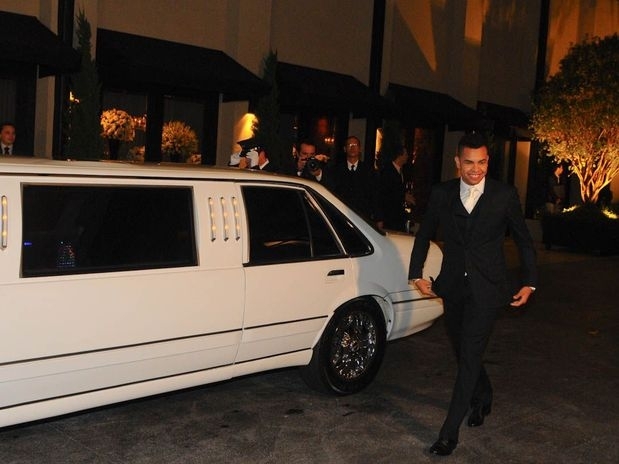 Dentinho chega em seu casamento, em So Paulo