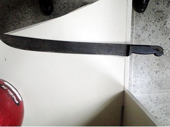 Homem foi preso em flagrante com fac�o em V�rzea Grande. (Foto: 4�BPM)