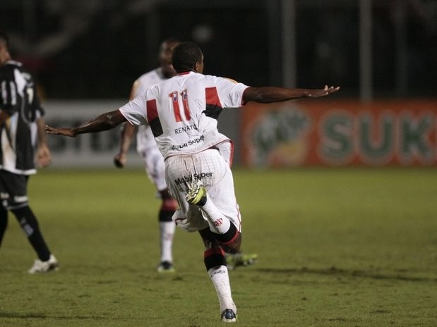Renato Abreu empatou para o Fla na primeira etapa, mas a Ponte voltou a ficar em vantagem: no final, Love salvou a derro