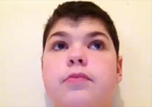 O menino Shaun na gravao do vdeo no YouTube