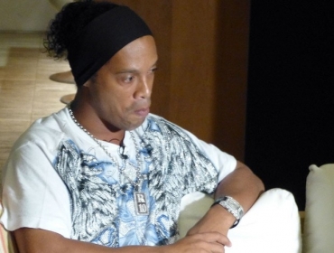 Ronaldinho ir a Porto Alegre para acompanhar a me 