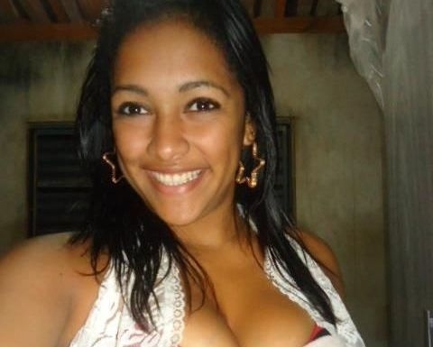 Juliene Gonalves, 22 anos, brutalmente assassinada na noite do domingo (27)