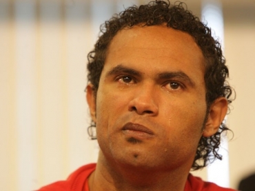 Goleiro Bruno chora durante depoimento na Assembleia de MG.