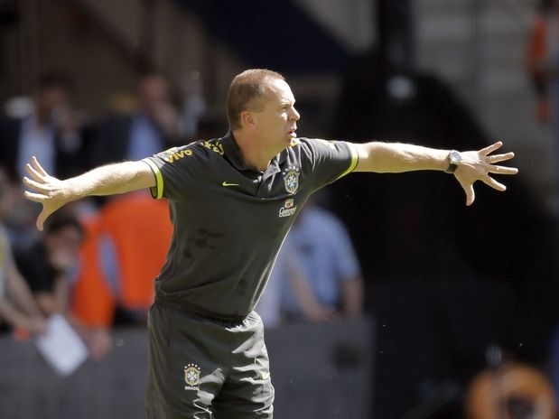 Antes da vitria contra a Dinamarca, Marin j demonstrara insatisfao com trabalho de Mano Menezes