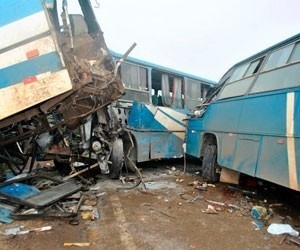 Pelo menos seis pessoas morrem em acidente