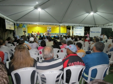 O evento reuniu mais de 300 pessoas de Tangar e regio