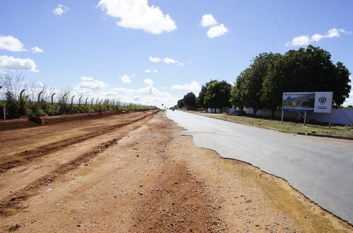 Avenida Gilmar Mendes ter as duas vias pavimentadas ligando a BR 364 com a rodovia Senador Roberto Campos