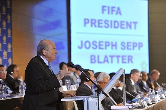 Joseph Blatter discursa durante reuni�o em Budapeste