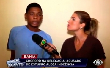 No v�deo, rep�rter ri diante de jovem acusado de estupro