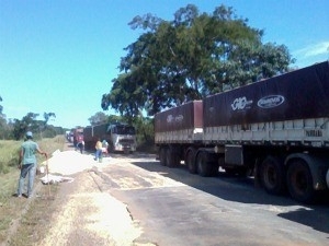 Acidente fez tr�nsito ficar lento em rodovia.