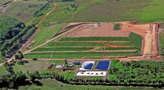 Aterro sanit�rio desenvolvido pela empresa Serrana em Laguna, SC
