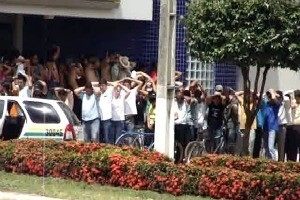 Assaltos a bancos geram pnico em cidades do interior.