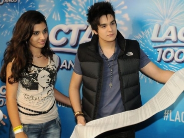 Luana Santana recebe carta quilomtrica de f antes de se apresentar no Show Lacta 100 anos 