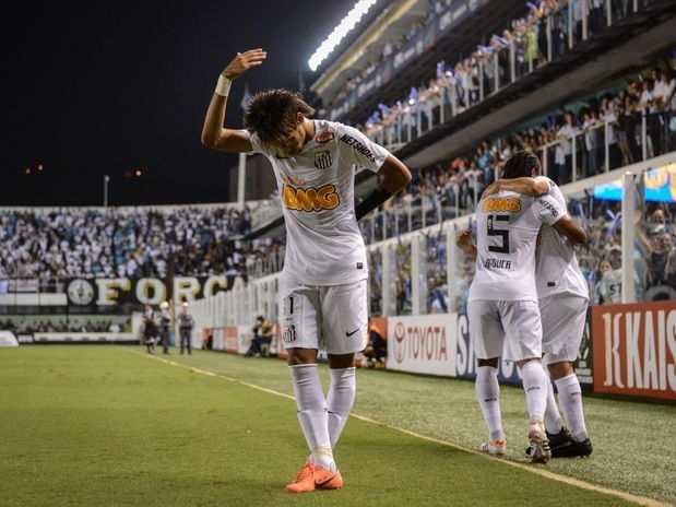 Neymar pode quebrar mais uma marca com o Santos neste domingo