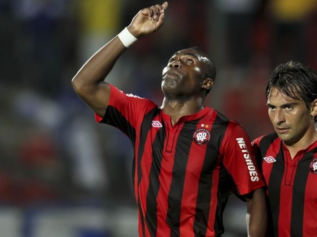 Guerrn deu trabalho para o Cruzeiro e fez mais um gol pela Copa do Brasil