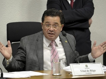 O senador Vital do Rgo (PMDB-PB), anunciou a deciso de ampliar o acesso s informaes da comisso