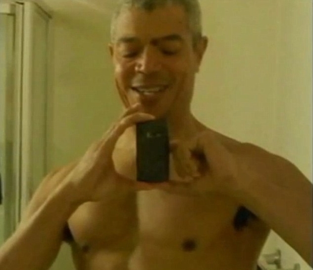 Wade McCree, em uma de suas polmicas fotos enviadas para suas colegas de juizado