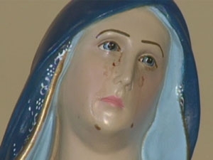 Cabea de santa foi arrancada na madrugada deste domingo.