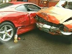 Em 2005, a Ferrari bateu em um Corcel 1973, em Cascavel.