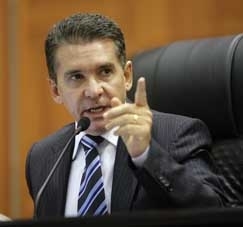 S este ano me colocaram no TCE trs vezes com data marcada, declarou deputado republicano